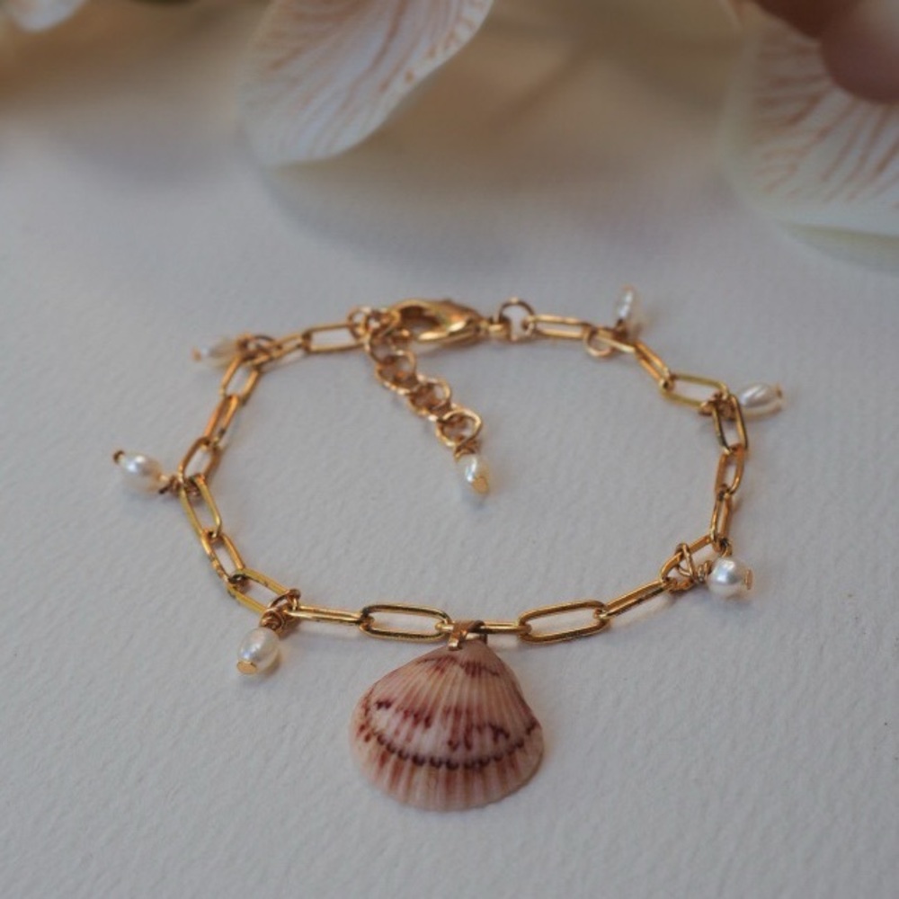 Gold Shell Charm Bracelet